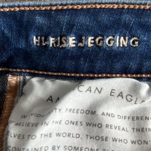 American Eagle women’s high-rise jean jeggings. Size 2 - Picture 4 of 5